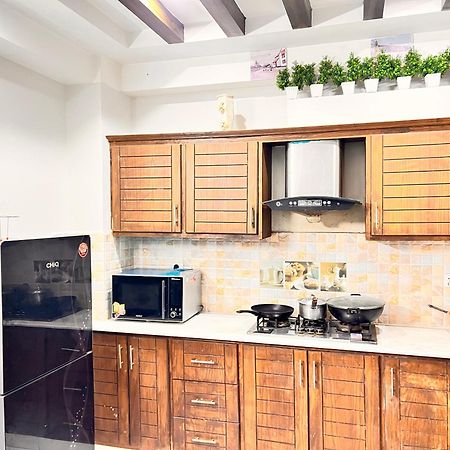 Luxury Apartment Hotel Исламабад Екстериор снимка