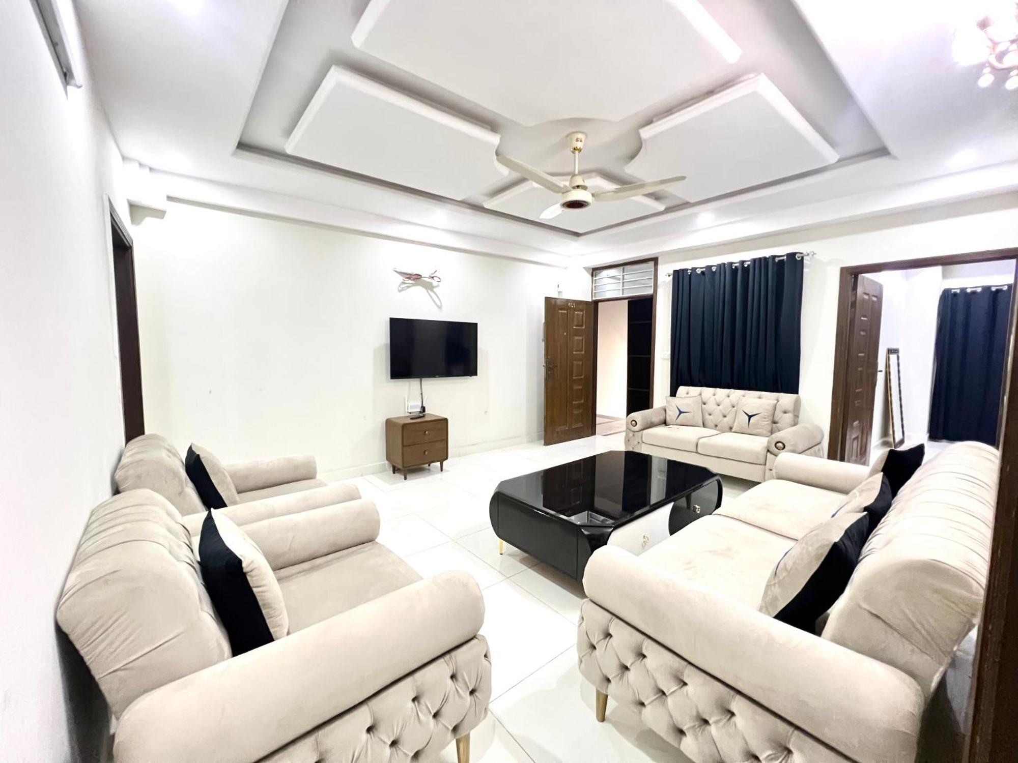 Luxury Apartment Hotel Исламабад Екстериор снимка