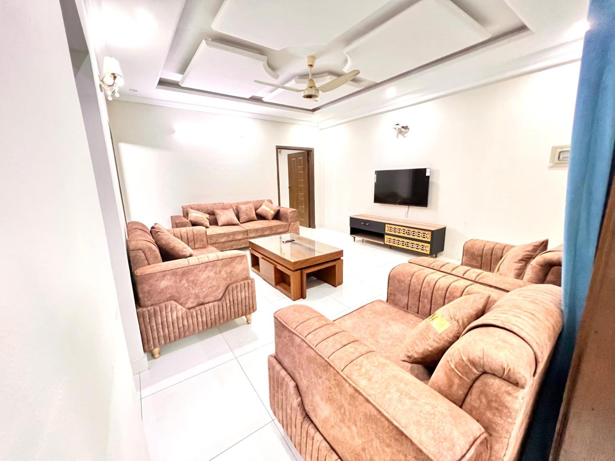 Luxury Apartment Hotel Исламабад Екстериор снимка