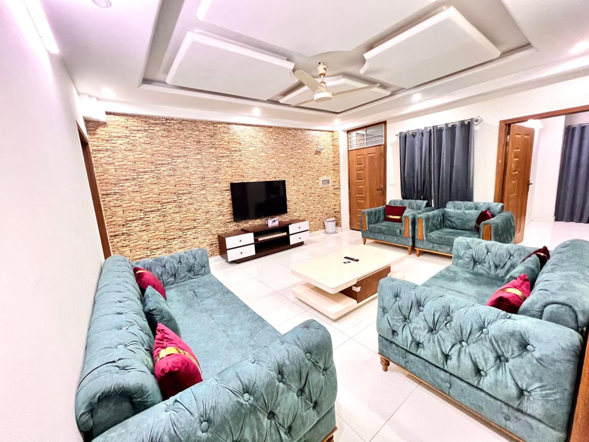Luxury Apartment Hotel Исламабад Екстериор снимка